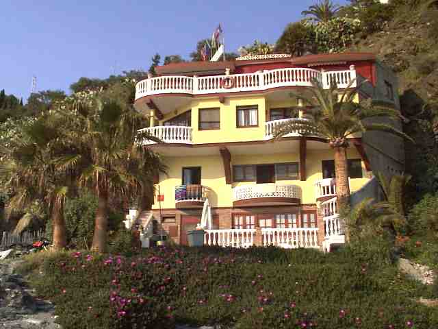 Apartments Antonio in Almunecar, close to the beach