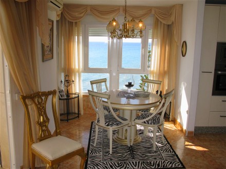 from the dining tabel youhave a nice sea view