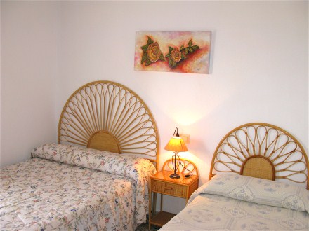 The bed room has a doble bed and a single bed