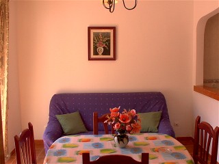 Die Wohnzimmer sind feriengerecht eingerichtet, mit Klimaanlage