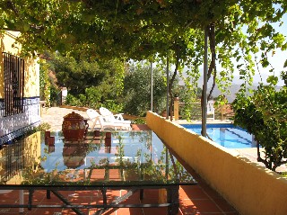 Auch den Pool k�nnen Sie von der Terrasse �berblicken.