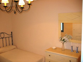 Das zweite Schlafzimmer hat 2 Einzelbetten