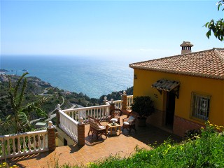 Von der Villa Bella Vista berblicken Sie den Ort Almunecar