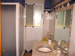 Das andere Bad hat eine Dusche