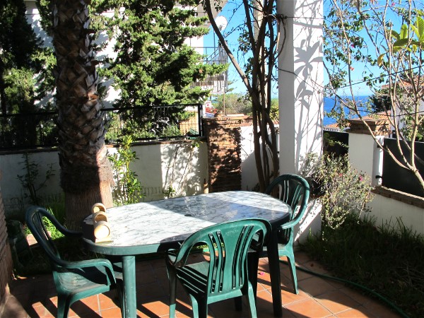 Von der Terrasse haben Sie Meerblick