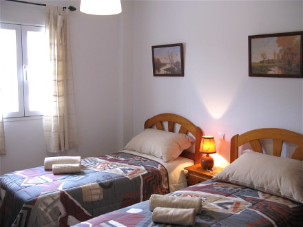 Das zweite Schlafzimmer hat 2 Einzelbetten