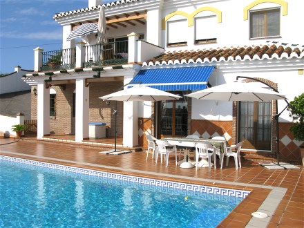 Appartement La Concha in Nerja hat einen privaten Pool und Meerblick