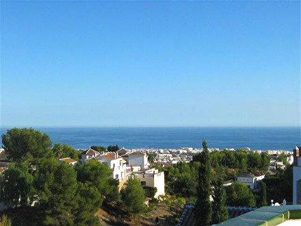 Hier sehen Sie den Blick auf den Ort Nerja