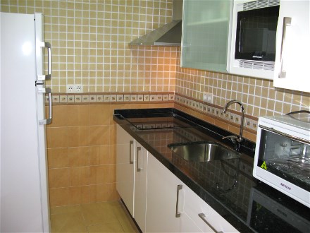 Die helle moderen Kche ist gut ausgestattet