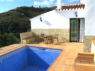 Am Pool gibt es eine zwiete Grillecke