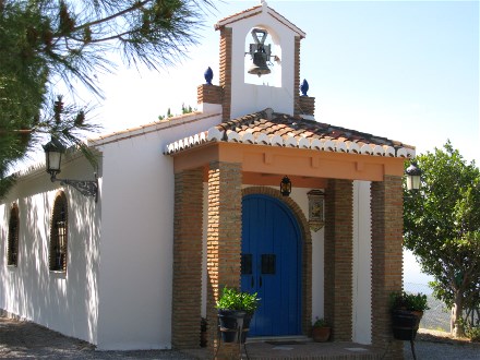 Die Ermita El Cerval liegt nur knapp 500 m unterhalb vom Ferienhaus