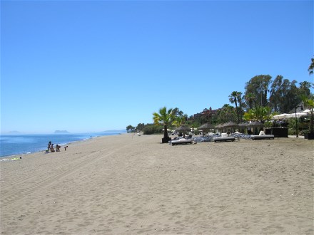 Der gepflegte Strand ldt zu langen Spaziergngen ein