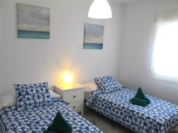 ASchlafzimmer mit zwei Einzelbetten