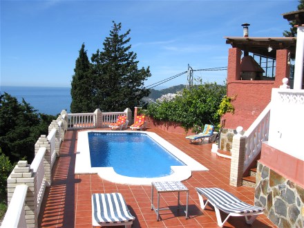 Vom privaten Pool und vom Haus haben Sie einen offenen Meerblick