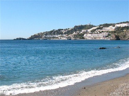 Playa Cotobro in Almunecar, mit Blick auf Marina del Este