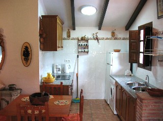 Die offene K�che ist gut ausgestattet