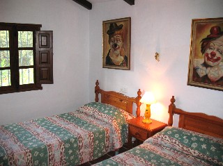 Das zweite Schlafzimmer hat zwei Einzelbetten