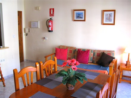 Wohnzimmer mit Sitzecke und Couch