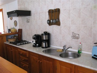 Die offene Kche hat einen Gasherd