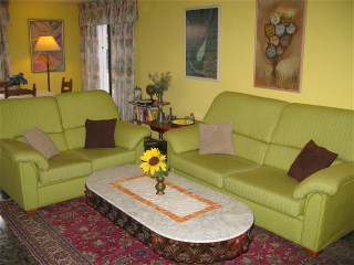 Das Wohnzimmer is ansprechend eingerichtet