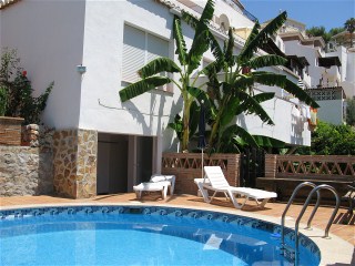 Am Pool gibt es auch ein Extra Bad