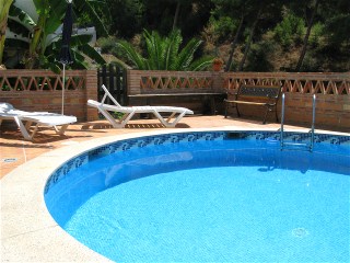 Der runde Pool ist ganzjhrig befllt.