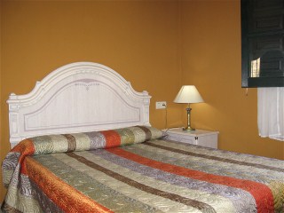 Schlafzimmer mit Doppelbett