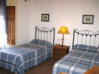 Im dirtten Schlafzimmer stehen ebenfalls zwei Einzelbetten