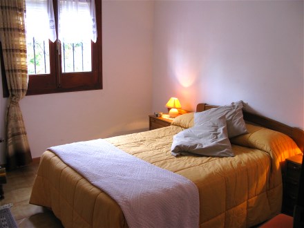 Das zweite Schlafzimmer hat ein Doppelbett