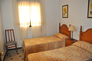 Die anderen beiden Schlafzimmer haben Einzelbetten