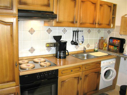 in der Einbaukche gibt es diese gepolsterte Bank