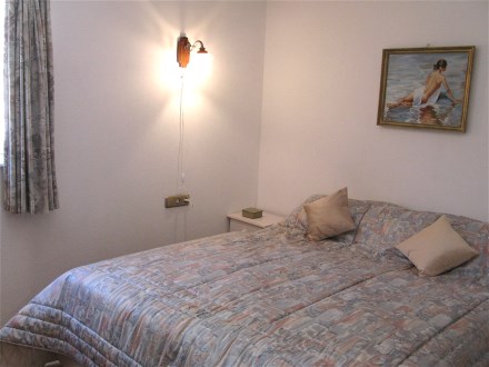 Das Appartement Torre hat ein Schlafzimmer mit grossem Dopelbett