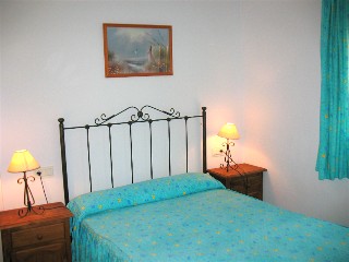 Schlafzimmer mit Doppelbett