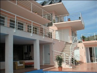 Das Ferienhaus Vista Bonita steht oberhalb vom Strand Playa Cotobro